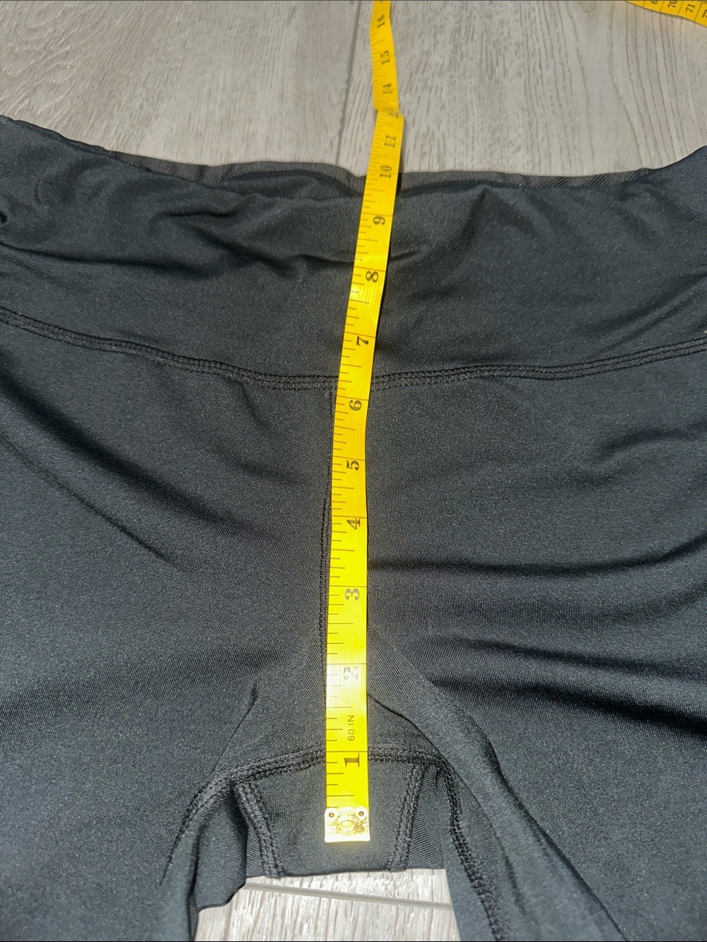Roadrunner sport Black Active Capri Leggings - size medium - Picture 5 of 8